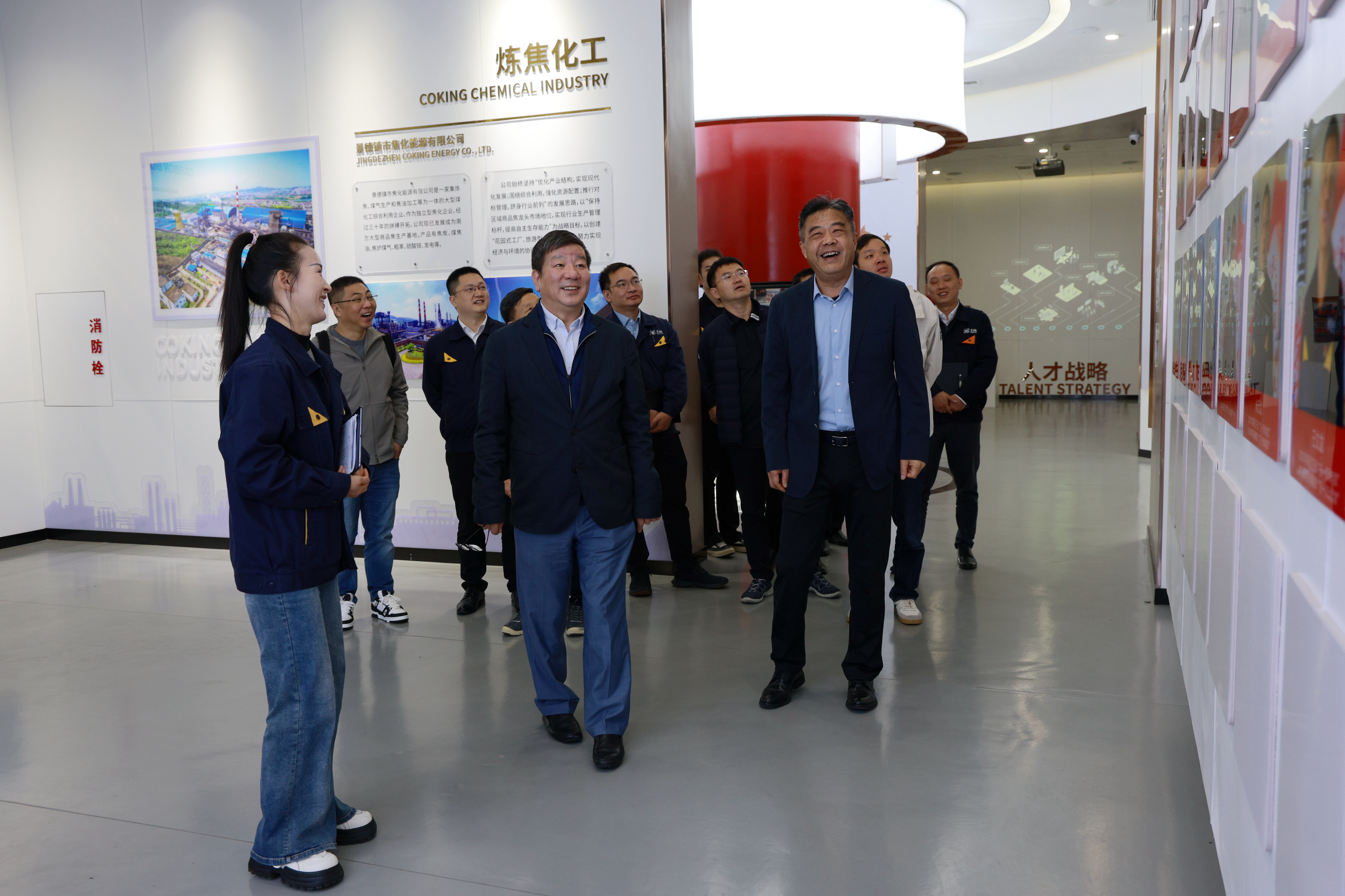 圖2 參觀文化展廳.jpg 圖2 參觀文化展廳.jpg