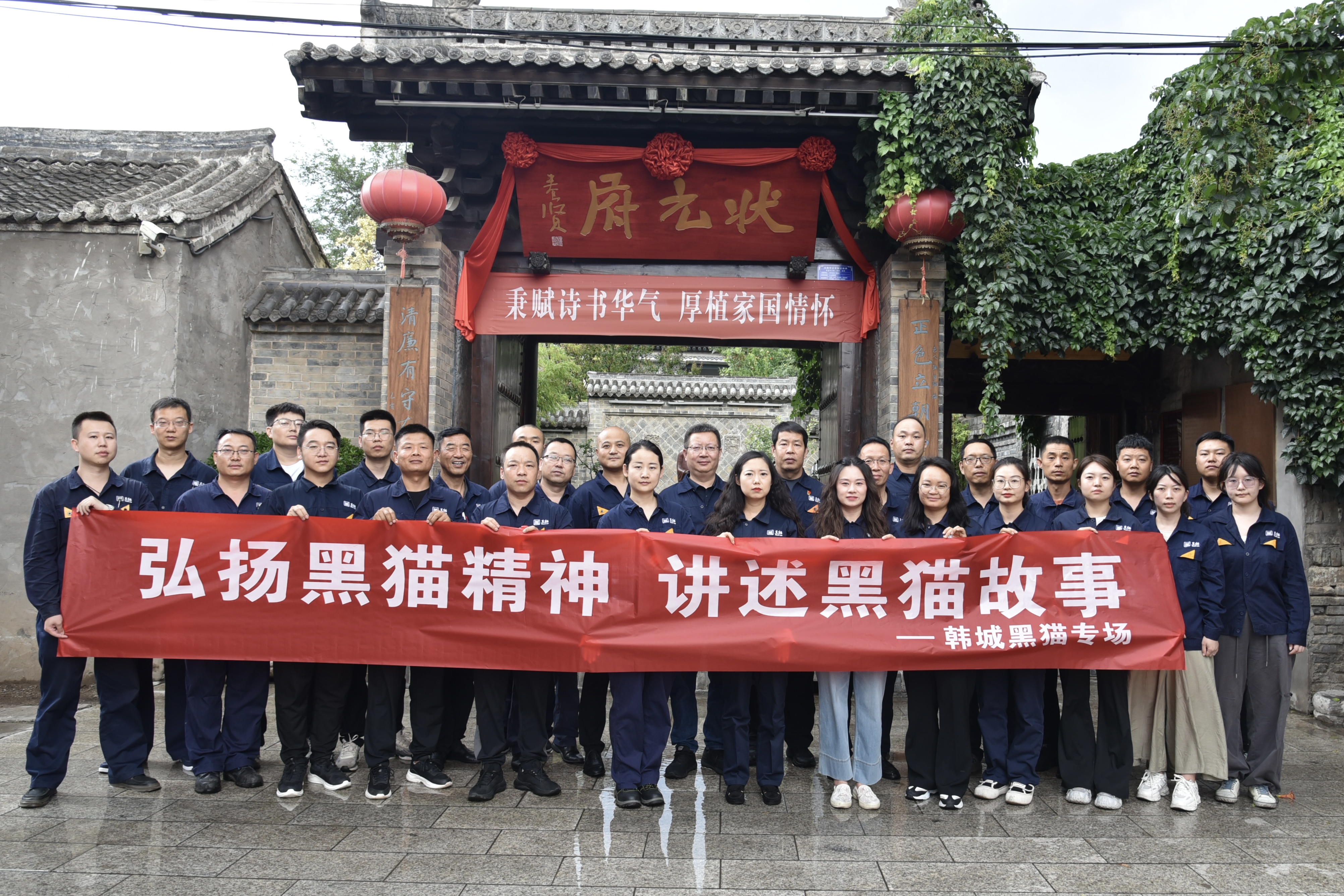 活動(dòng)合影.jpg 活動(dòng)合影.jpg