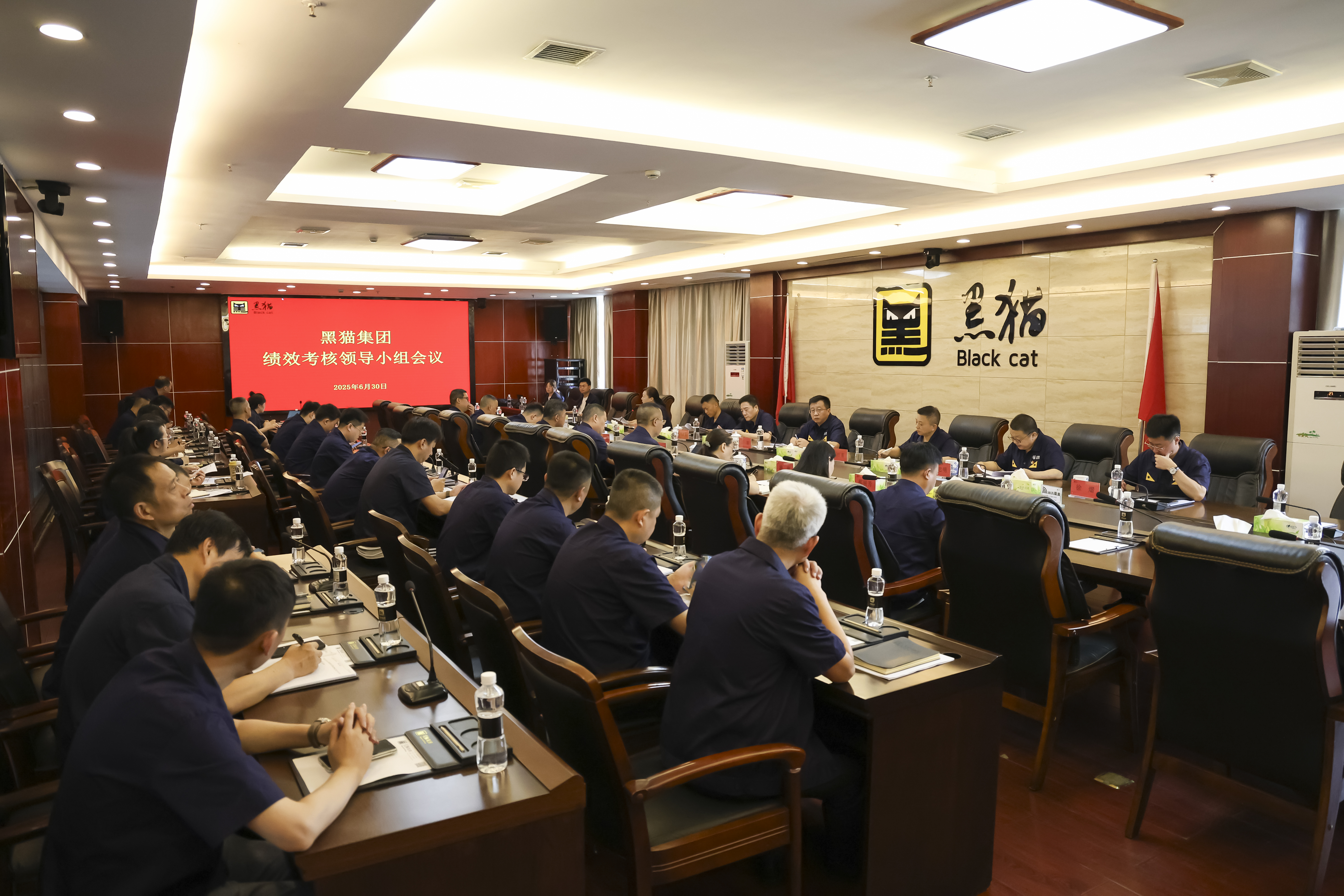 會(huì)議現(xiàn)場(chǎng).jpg 會(huì)議現(xiàn)場(chǎng).jpg