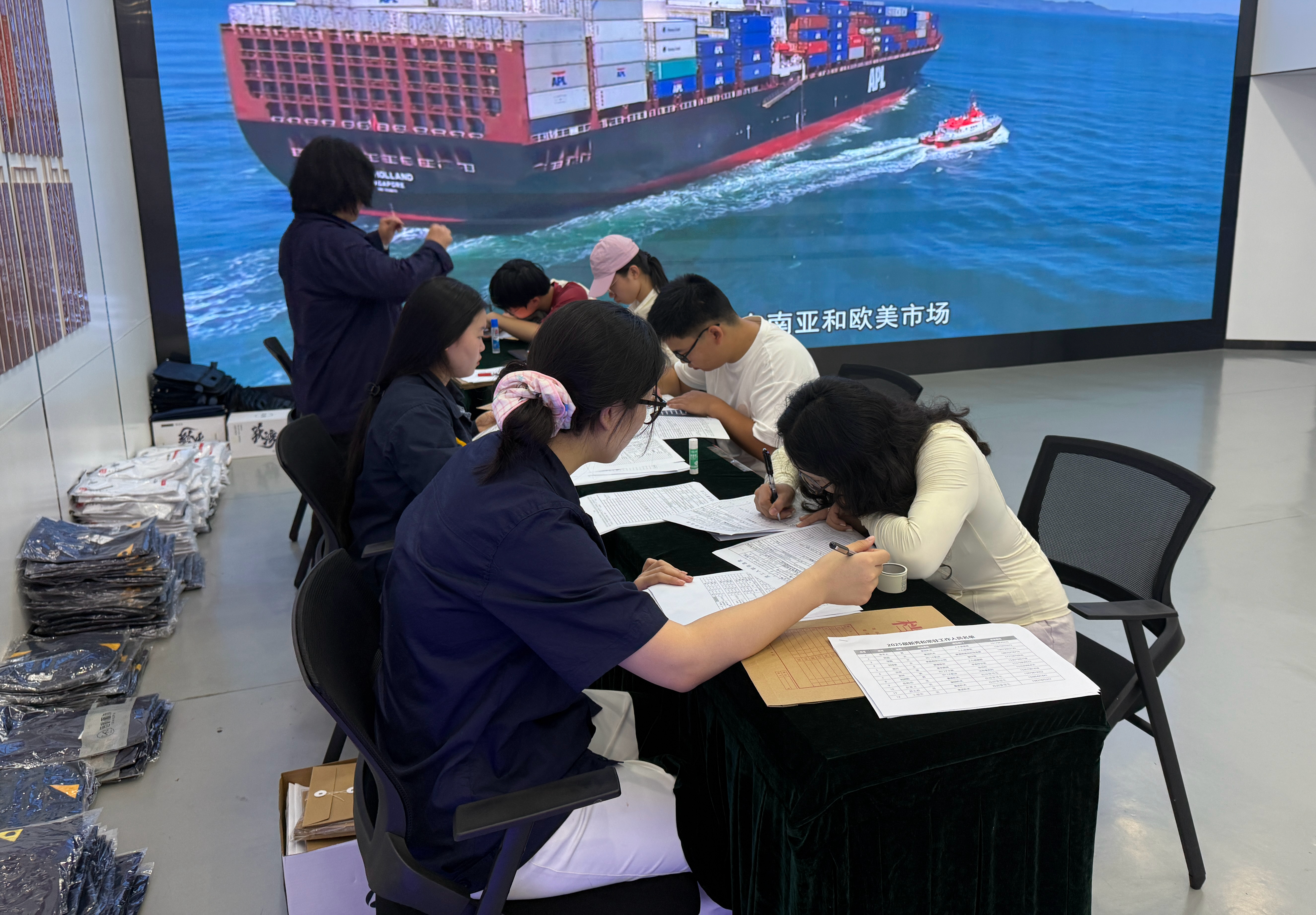 圖4 “星秀”入職現(xiàn)場(chǎng).jpg 圖4 “星秀”入職現(xiàn)場(chǎng).jpg