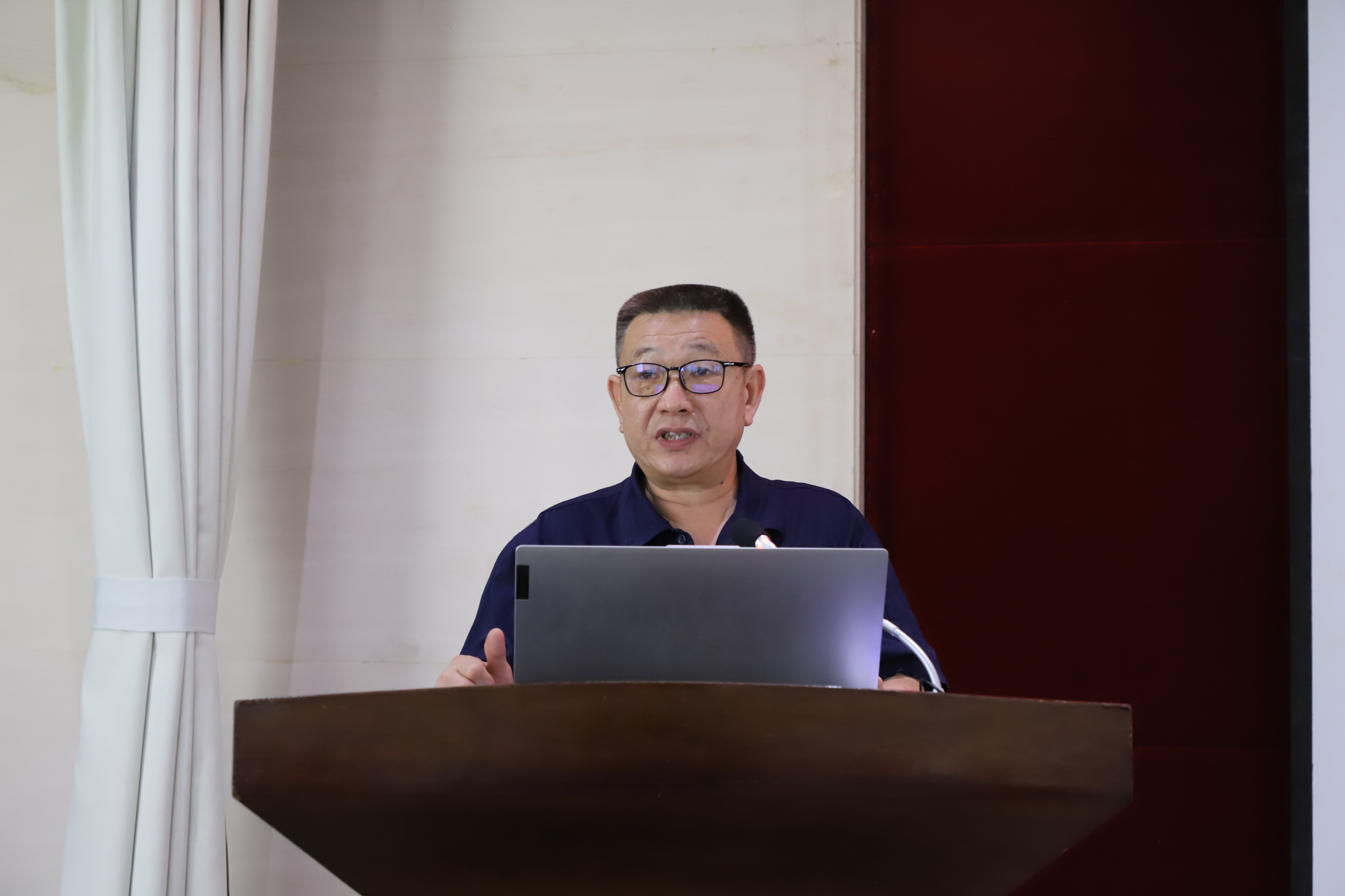 汪建應(yīng)邀授課.jpg 汪建應(yīng)邀授課.jpg