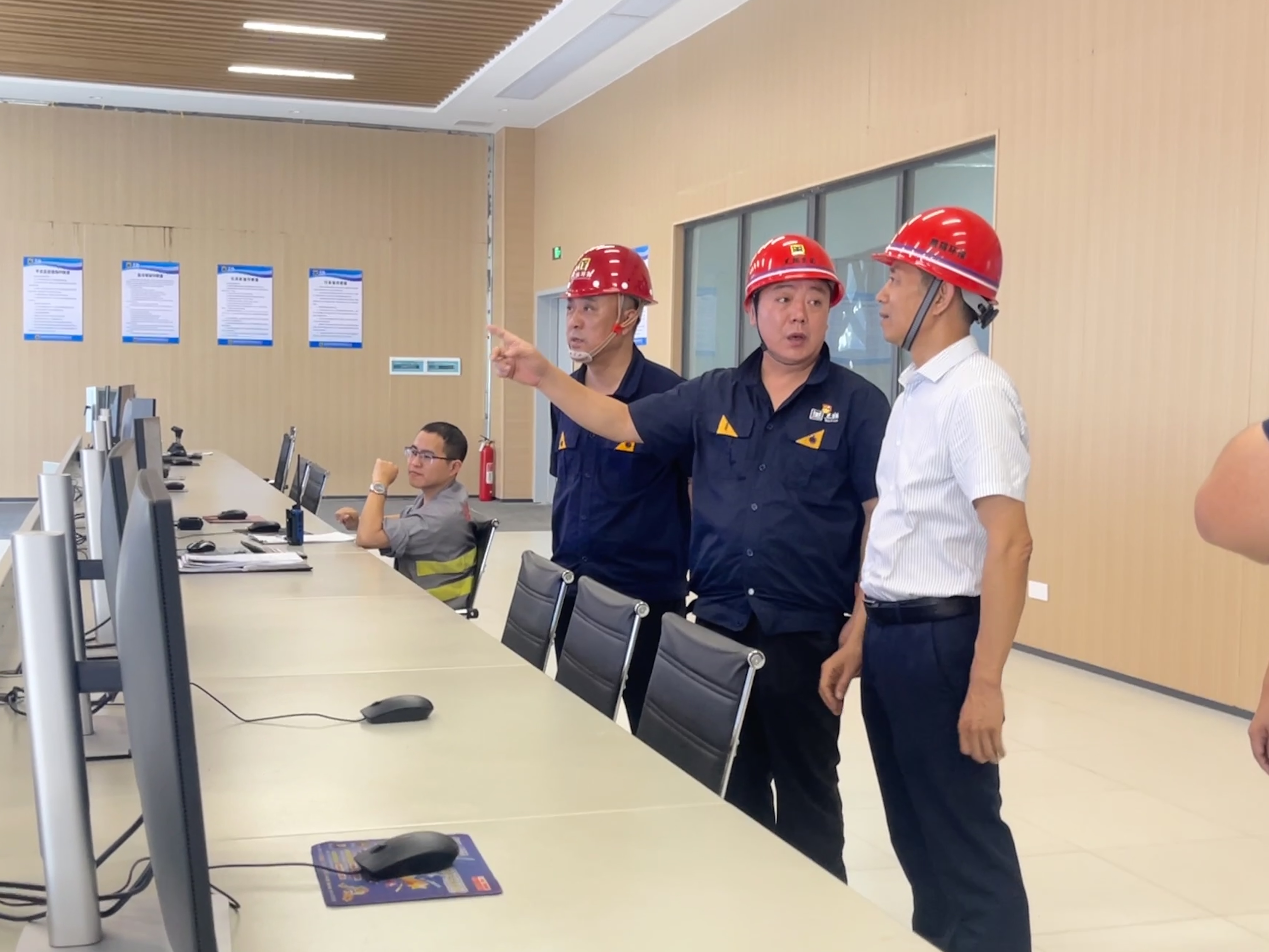 圖2 調(diào)研現(xiàn)場.jpg